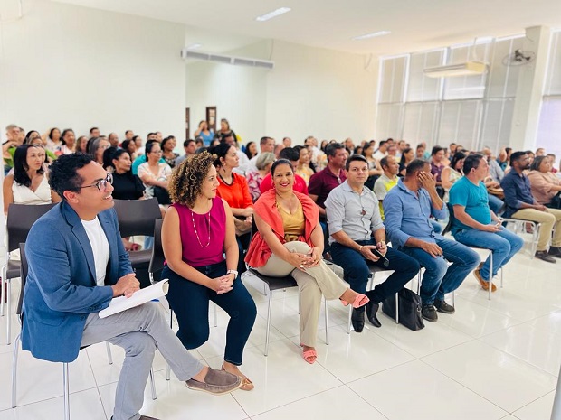 Equipe da Secretaria se reuniu com diretores das 134 escolas da SRE Januária. Foto: Marcilene Maia 